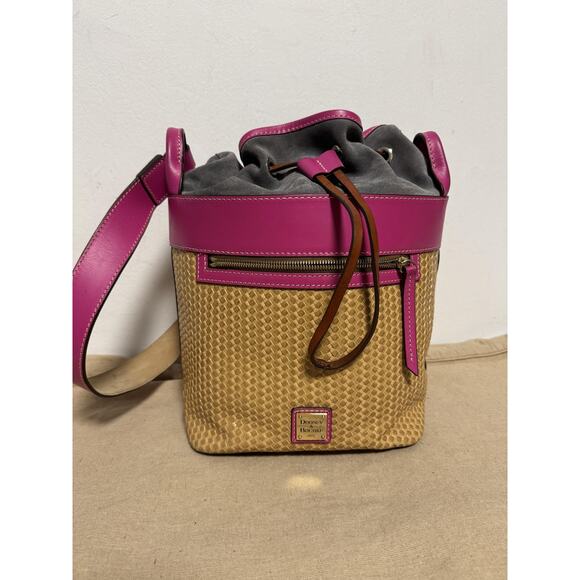 Dooney & Bourke Bucket Bag Womens Pink Tan Drawstring Shoulder Woven Leather - Picture 1 of 13